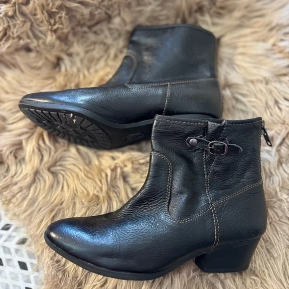 Sofft Black Ankle Boots with Buckle, women’s 7.5​ - Picture 8 of 13